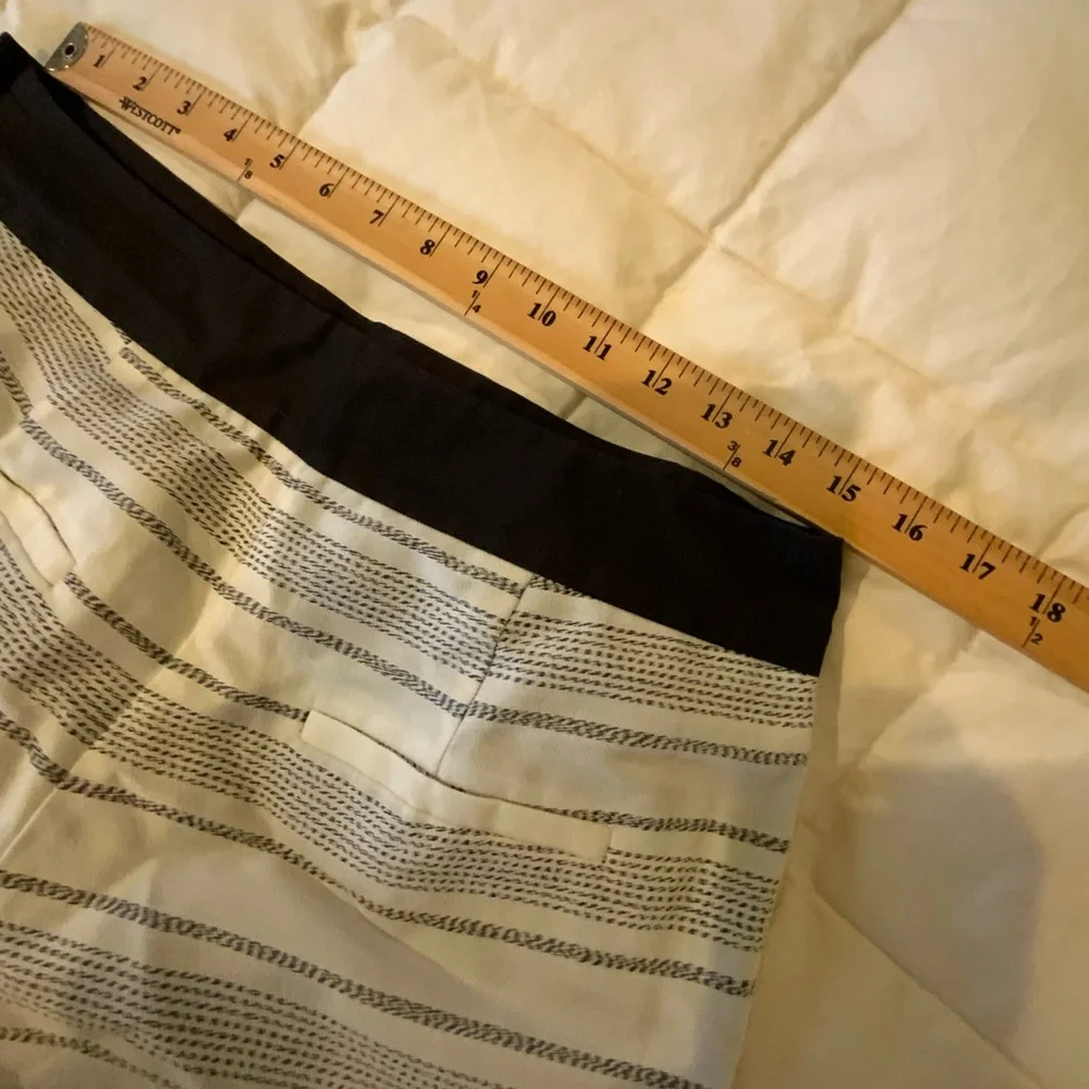 LOFT Black and White Striped High Waist Shorts Side Pockets And Zipper Size 6